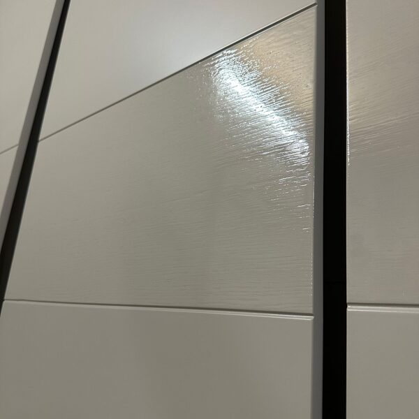 Krāsotas MDF fasādes kombinētas ar ozola nažfinieri