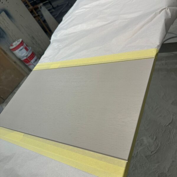 Krāsotas MDF fasādes kombinētas ar ozola nažfinieri