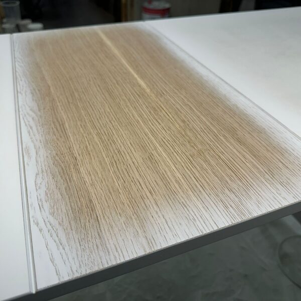 Krāsotas MDF fasādes kombinētas ar ozola nažfinieri