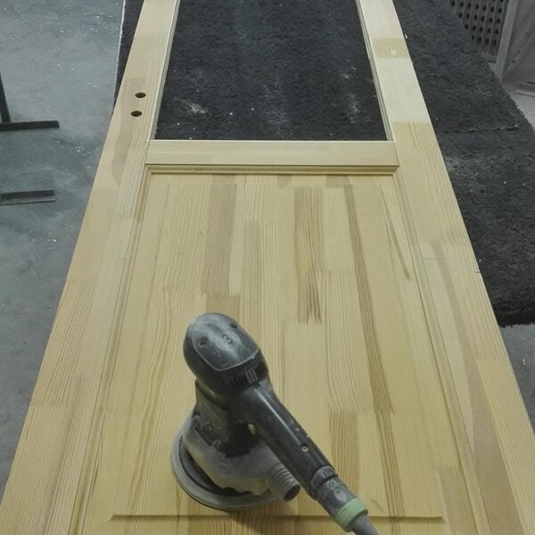 Glued solid-wood door with panel (sanding)
