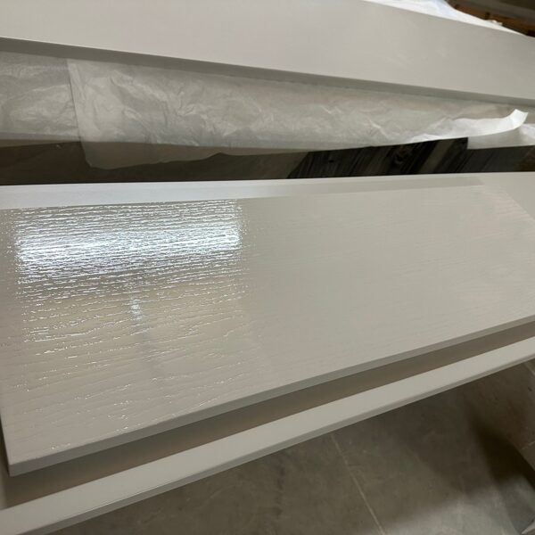 Krāsotas MDF fasādes kombinētas ar ozola nažfinieri