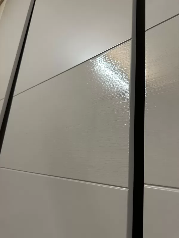 Krāsotas MDF fasādes kombinētas ar ozola nažfinieri
